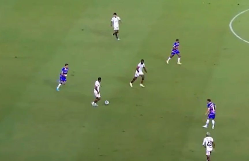 Flamengo empata com Fortaleza e se afasta do título do Brasileirão