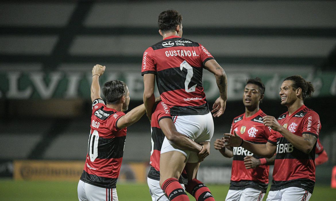 Flamengo estreia com vitória sobre o Coritiba na Copa do Brasil