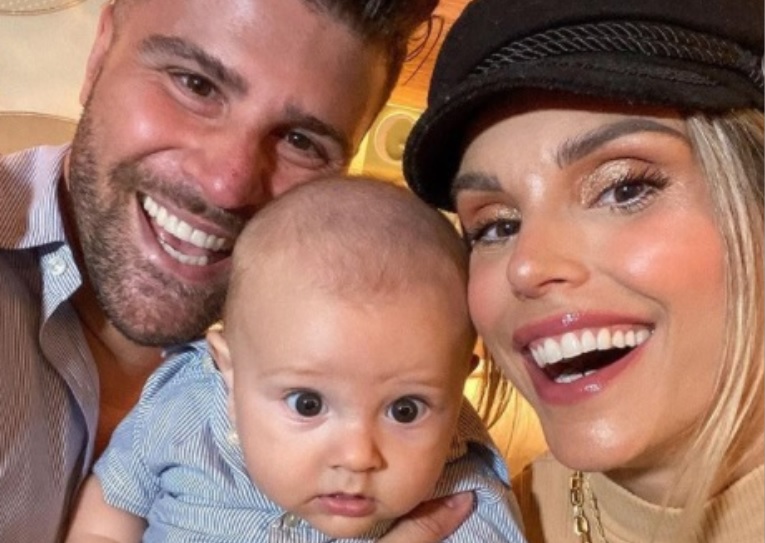 Flávia Viana testa positivo para covid e pode seguir amamentando o filho