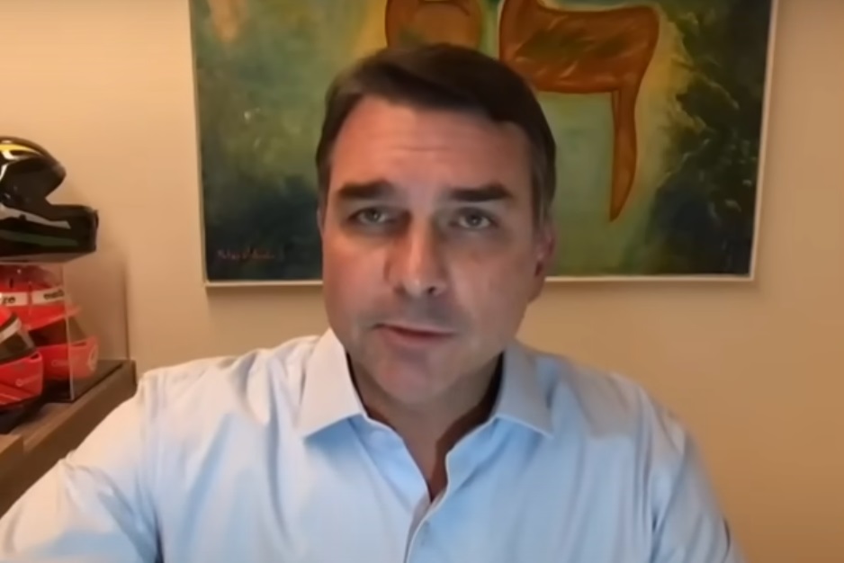 Flávio Bolsonaro confirma que tarifa de Trump é manobra para aprovar anistia