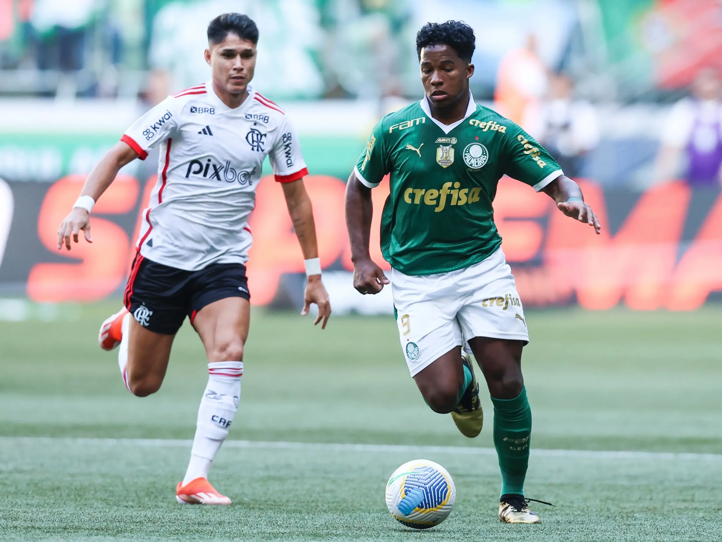 Flamengo e Palmeiras fazem duelo decisivo neste domingo no Maracanã 