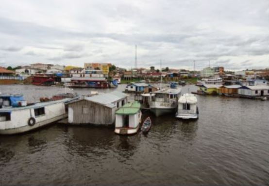 Bebê de 1 ano morre ao cair de flutuante no Amazonas