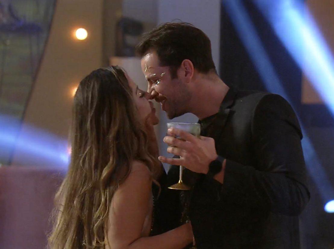 Apaixonado, Gustavo quer continuar romance com Laís fora do BBB22: 'falta um mês'