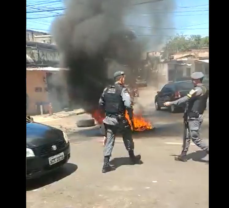 Facção provoca novo incêndio e desafia a polícia em área vermelha de Manaus