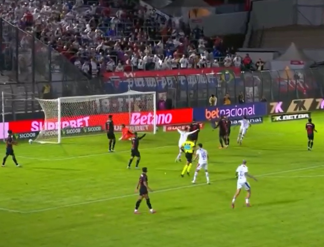 Fortaleza vence o Bragantino e respira na luta contra o rebaixamento