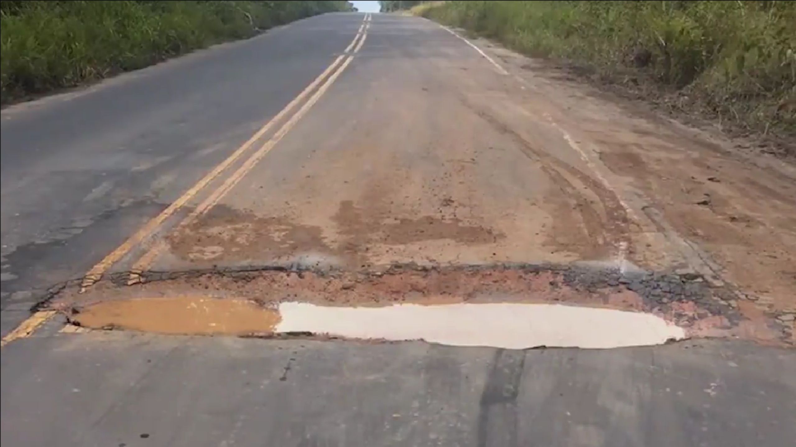 Amazonino critica falta de estrutura da AM-010