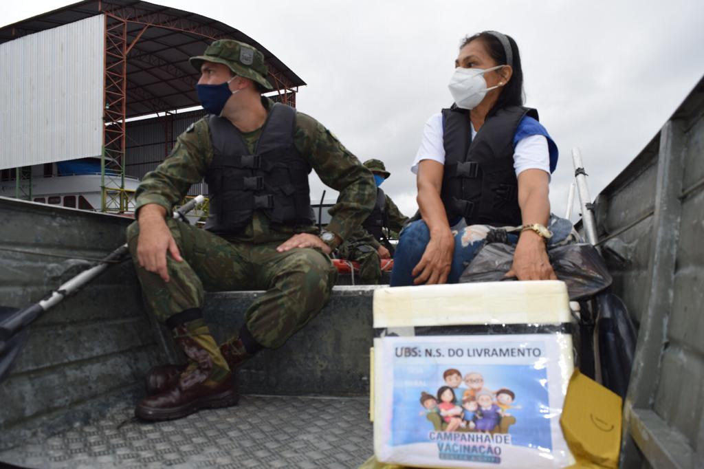 Navio da Marinha auxilia na vacinação contra Covid-19 em Manaus