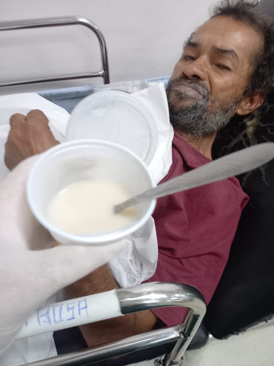 Hospital 28 de Agosto pede ajuda para localizar família de paciente em Manaus