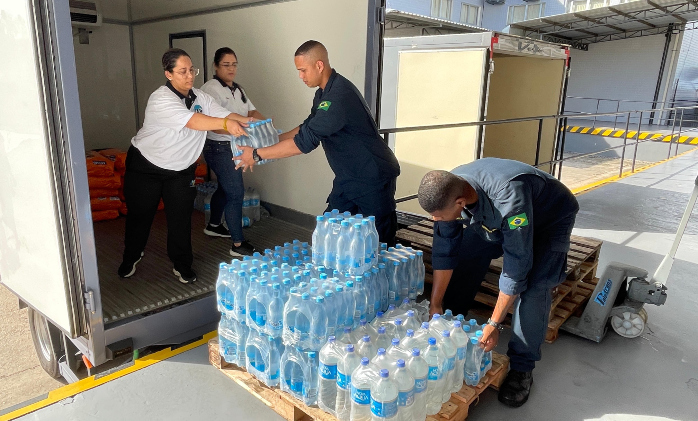 Marinha arrecada doações em Manaus para vítimas no Rio Grande do Sul