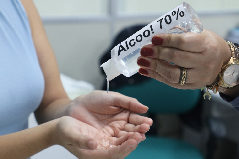 Cuidados contra a Covid-19 e gripe devem ser redobrados durante festas de fim de ano