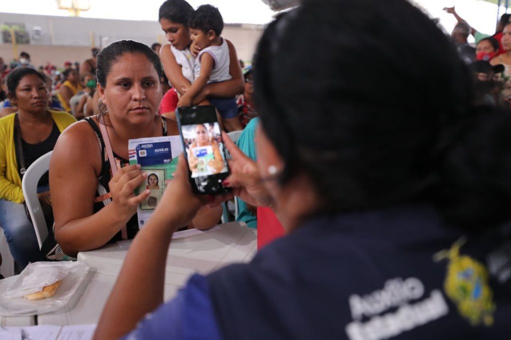 Famílias de 9 municípios do Amazonas recebem nesta semana Auxílio Estadual Enchente
