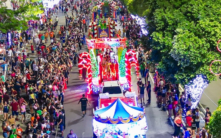 Ponta Negra vira palco de magia com Parada Natalina nesta quinta-feira