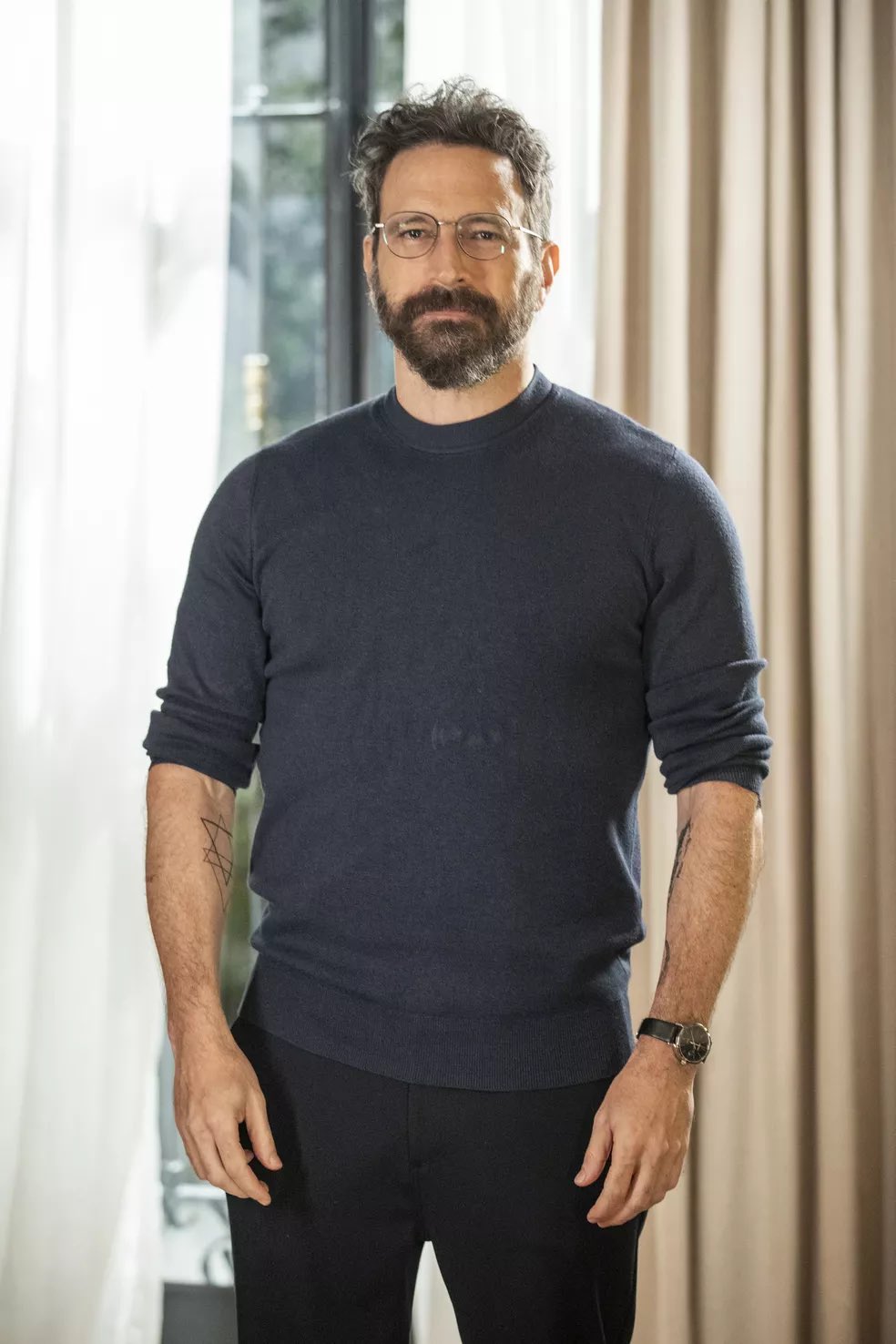 Caco Ciocler descobriu que perdeu papel importante na Globo por não estar bonito