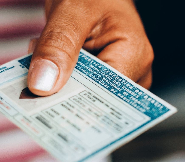 Projeto impede apreensão de CNH e passaporte de devedor