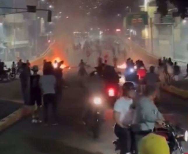 Oposição realiza protesto contra a vitória de Nicolás Maduro na Venezuela