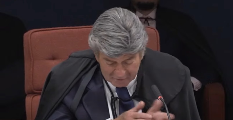 Fux analisa acusações contra Bolsonaro