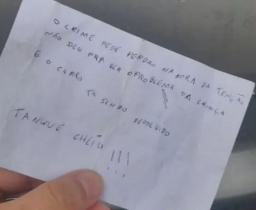 Detalhe faz ladrões devolverem carro roubado com tanque cheio e pedido de perdão 