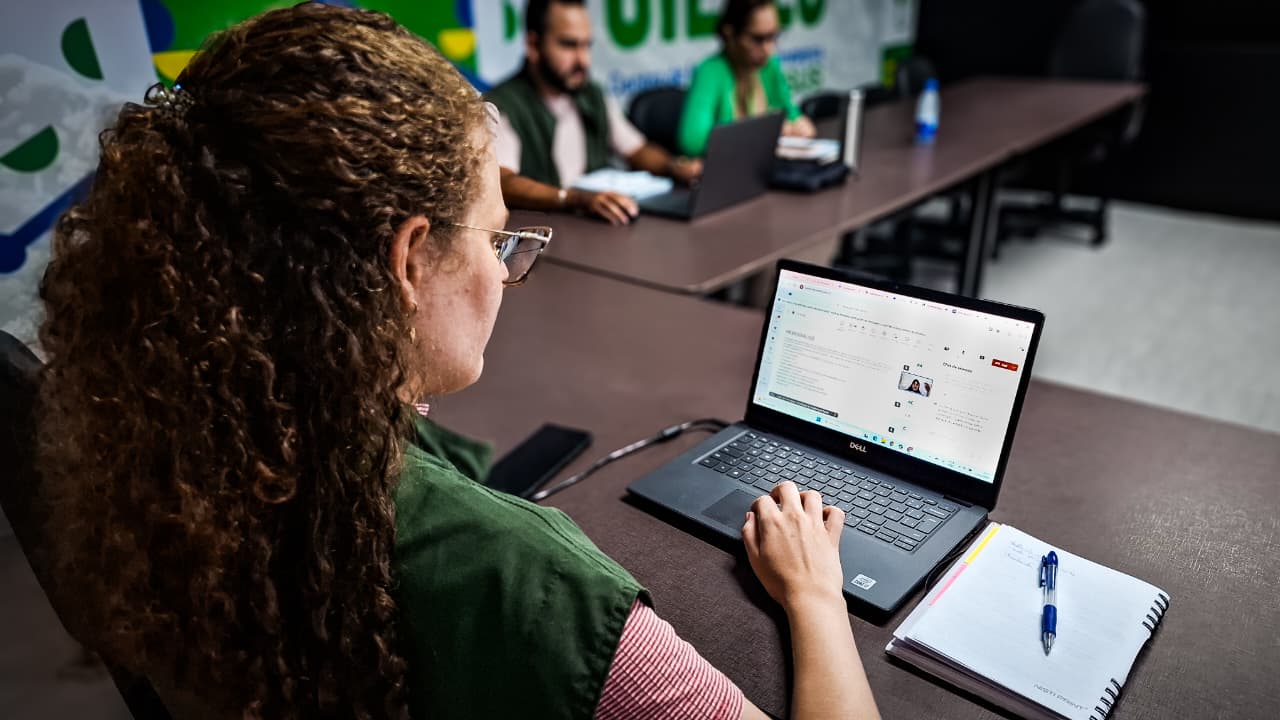 Profissionais recebem capacitação para atuar em casos de intoxicação por metanol no Amazonas