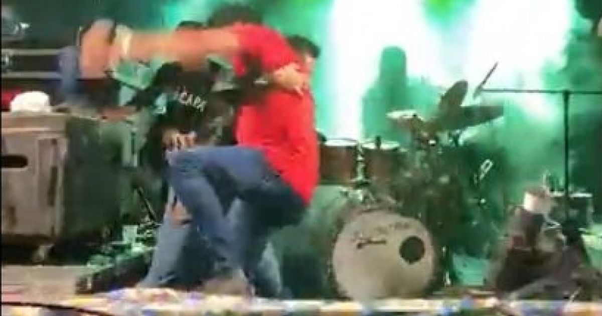 Vídeo: Palco desaba com influencer e banda de forró em festa junina