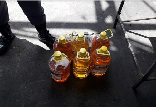 Galões com gasolina são apreendidos durante ataques do CV em Manaus