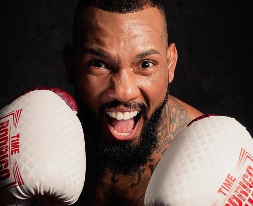 Professor de boxe é executado a tiros na frente de alunos e esposa em academia