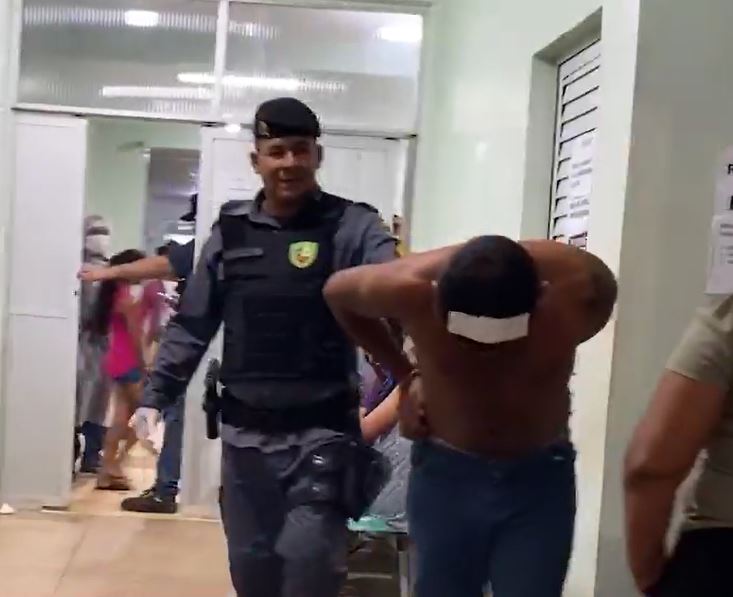 Homem é espancado por moradores após assaltar casa no Amazonas 