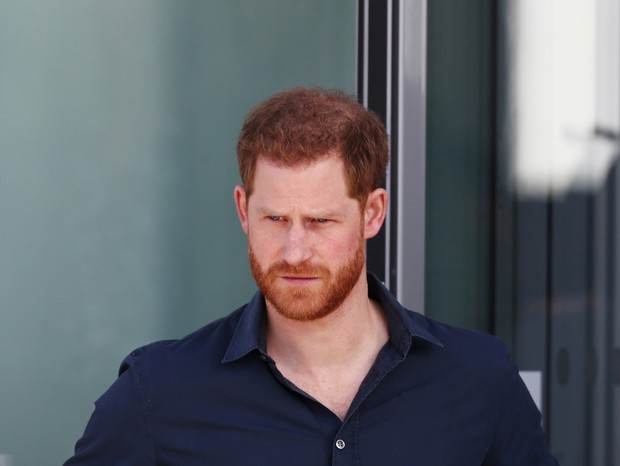 Príncipe Harry vai lançar autobiografia: 'totalmente verdadeiro'