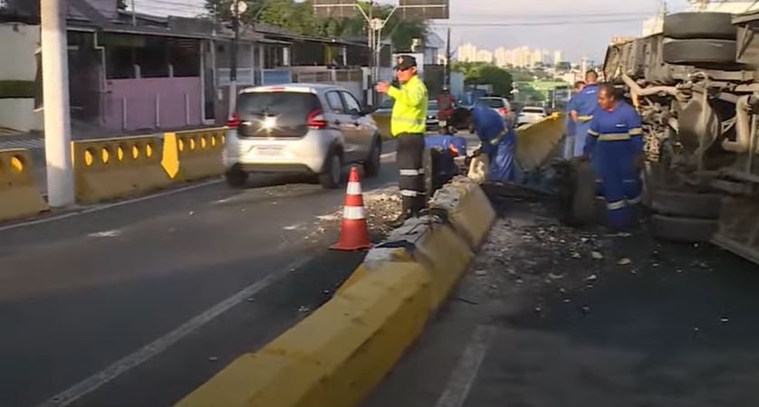 Trecho da Av. Darcy Vargas é interditado após acidente com rota do Distrito