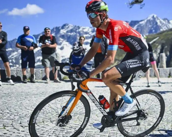 Jovem ciclista cai em curva e morre durante o Tour da Suíça