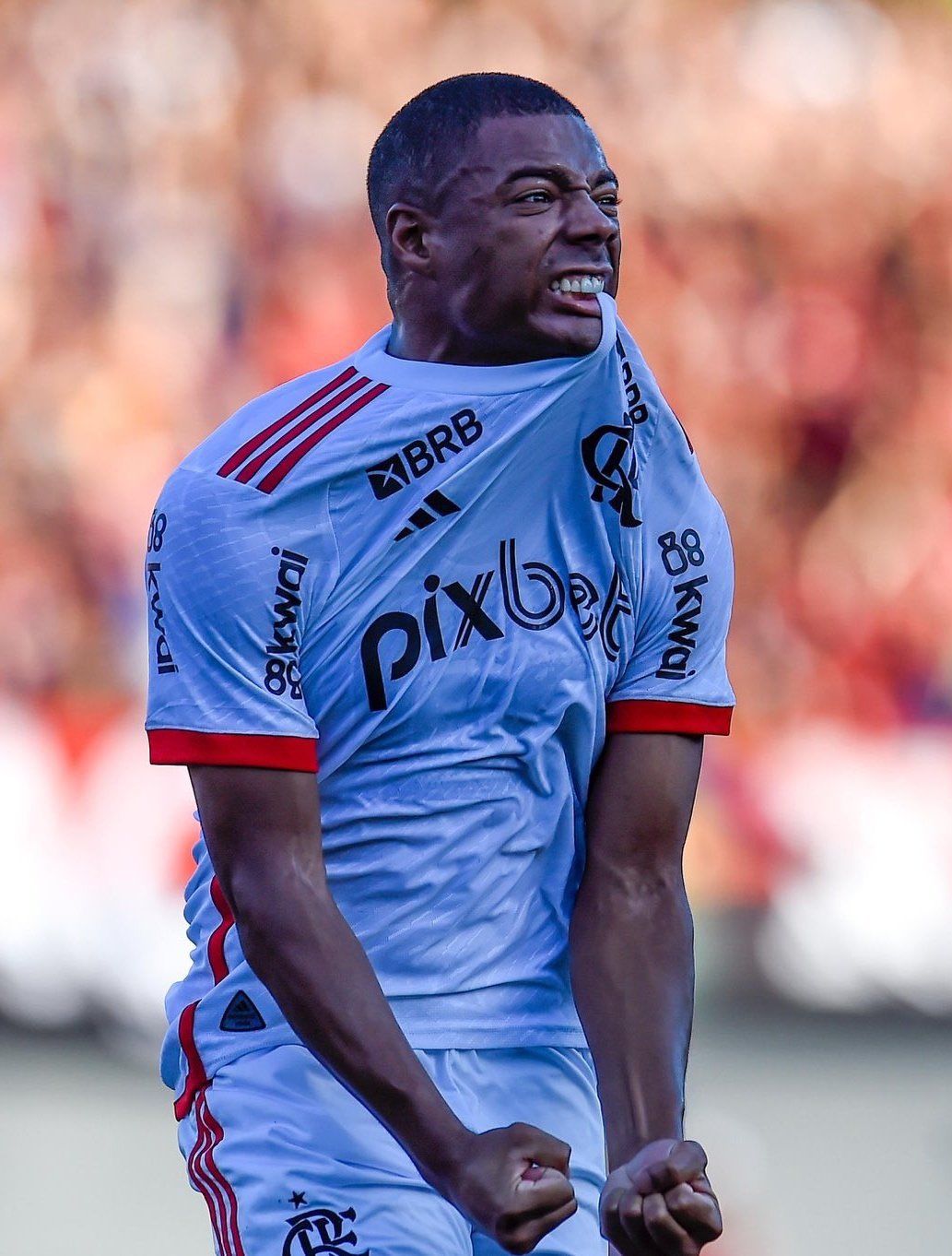 Flamengo: De la Cruz sofre trauma no joelho em Manaus e vira motivo de preocupação