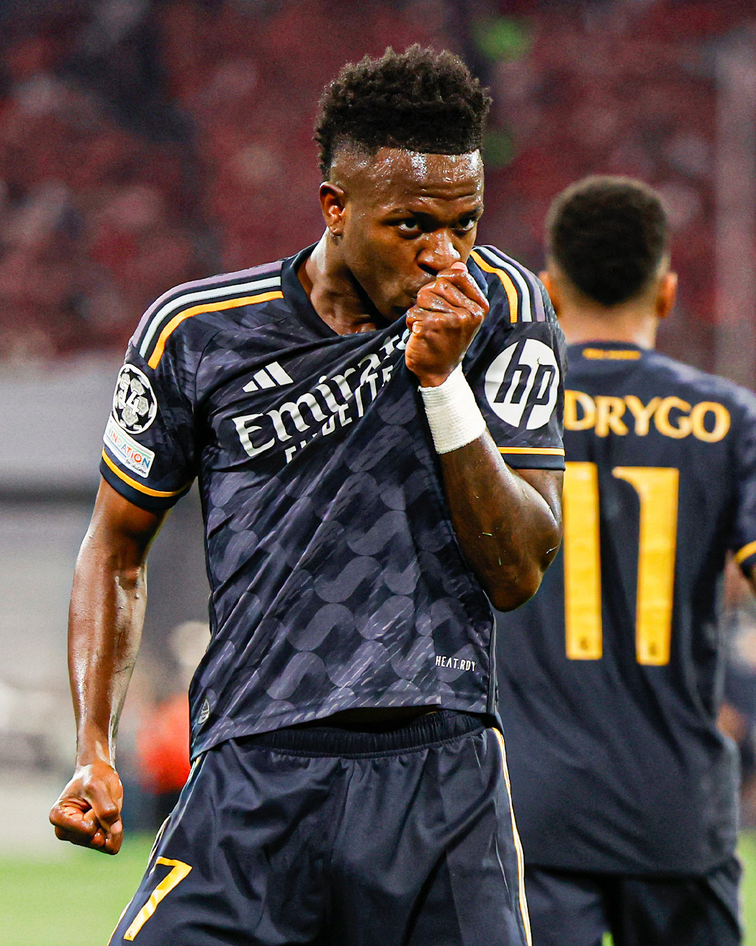 Vini Jr. faz dois, e Real Madrid empata com o Bayern em Munique