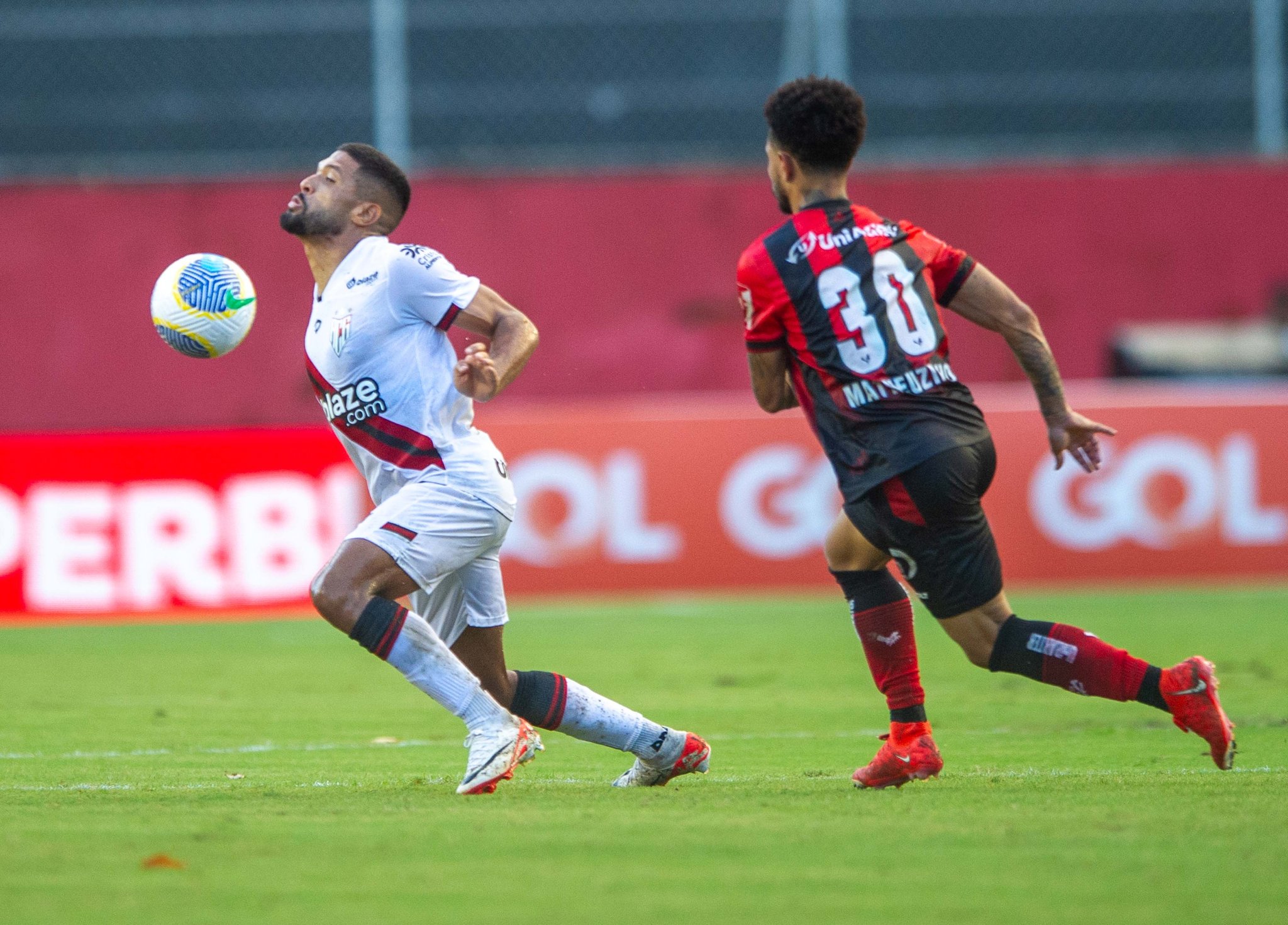 Atlético-GO derrota o Vitória e vence primeiro jogo pelo Brasileirão 2024