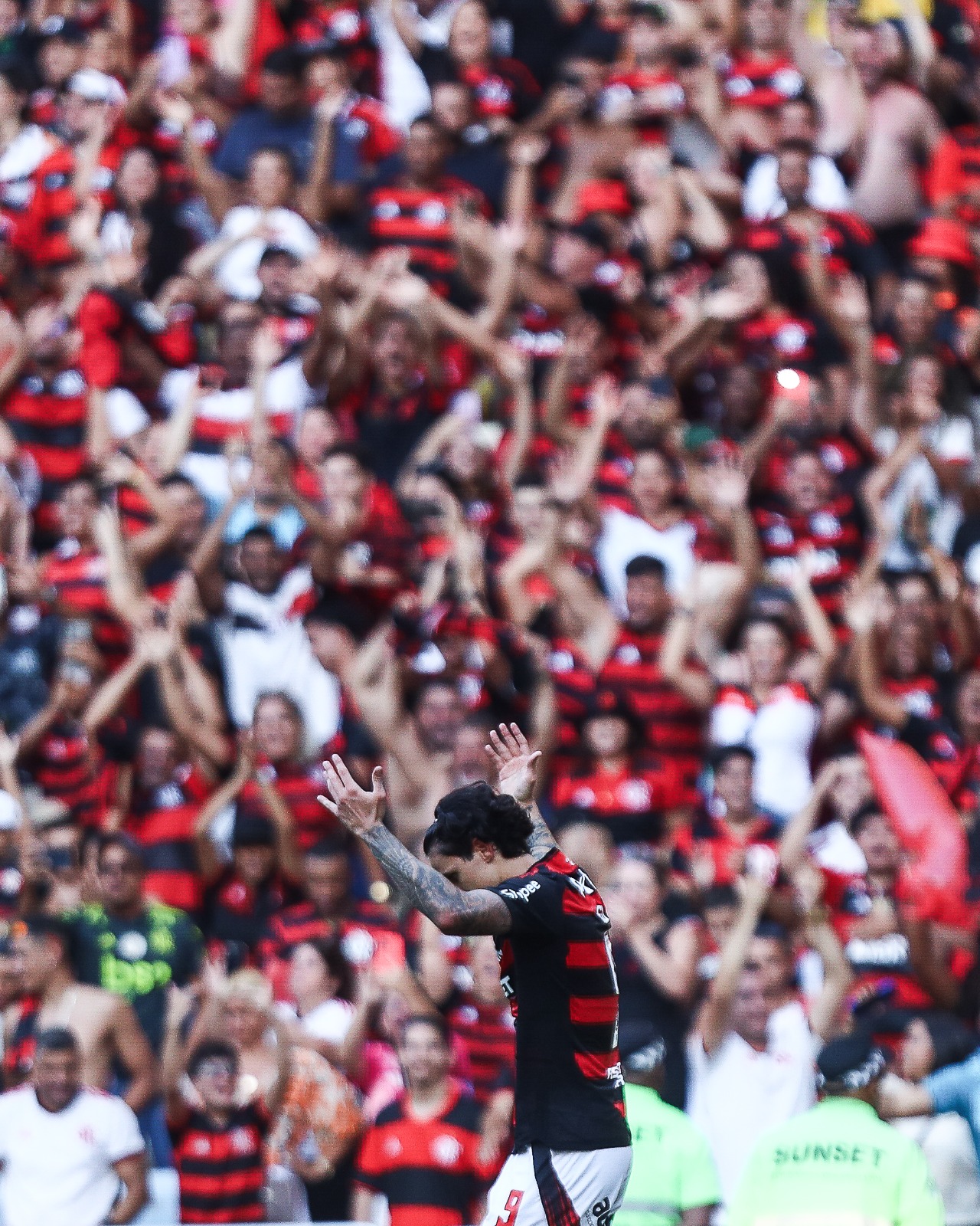 Com dois de Pedro, Flamengo atropela Corinthians pelo Brasileirão