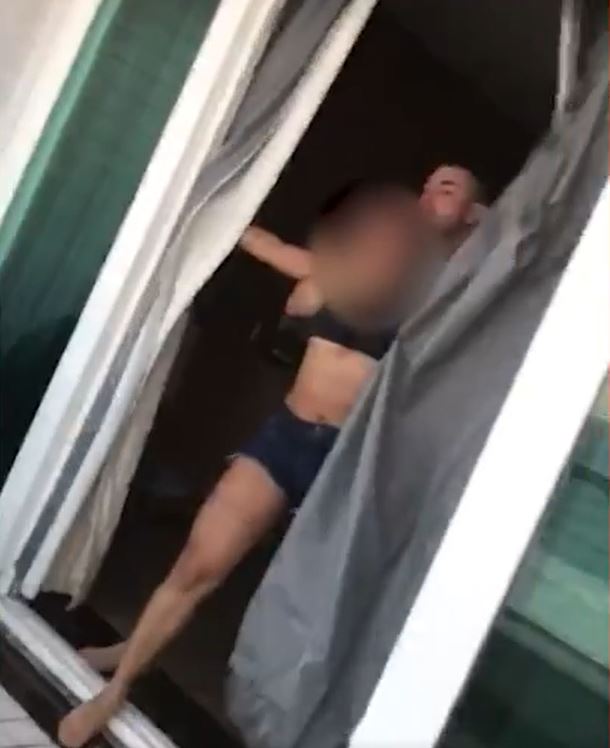 Policial penal é flagrado espancando esposa no quarto de hotel; Veja vídeo