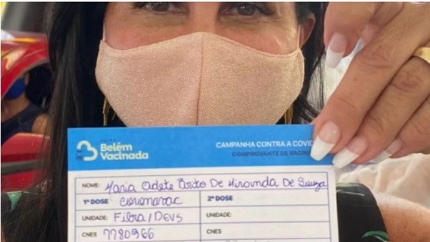 Gretchen é vacinada contra Covid-19 no Pará e agradece: 'Obrigada, SUS'