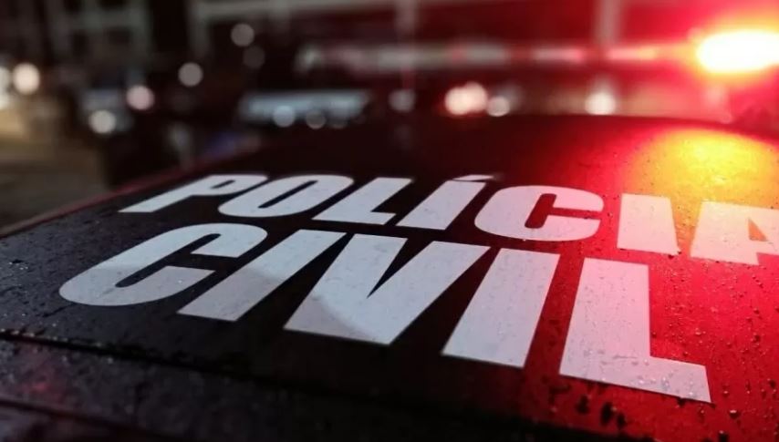 Professor é preso por estuprar e perseguir alunas de 13 anos