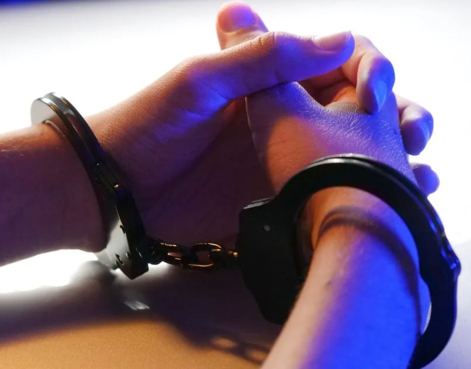 Membro de facção é preso em Manaus após sequestrar e levar adolescente para a Bolívia