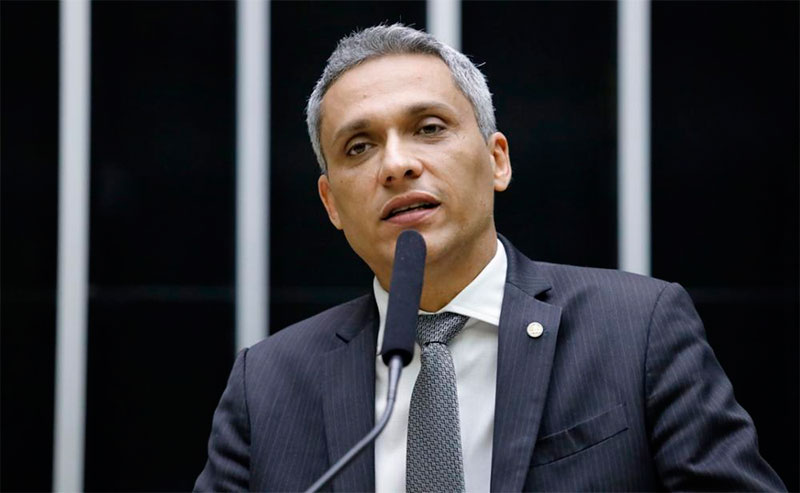 Alcolumbre pedirá cassação de deputado após insinuar 'trisal' dele com Gleisi e Lindbergh