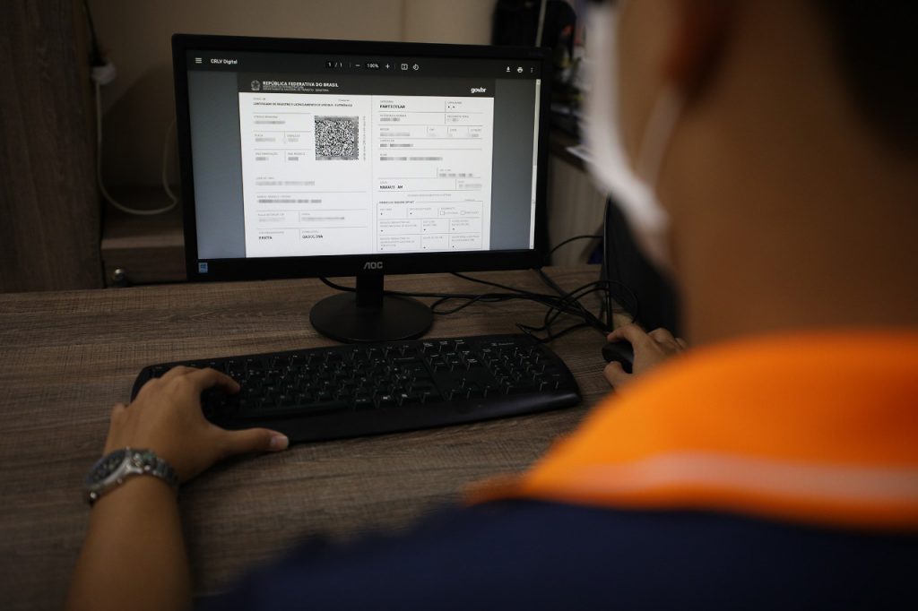 Projeto que desvincula débitos antigos de veículo após transferência é aprovado