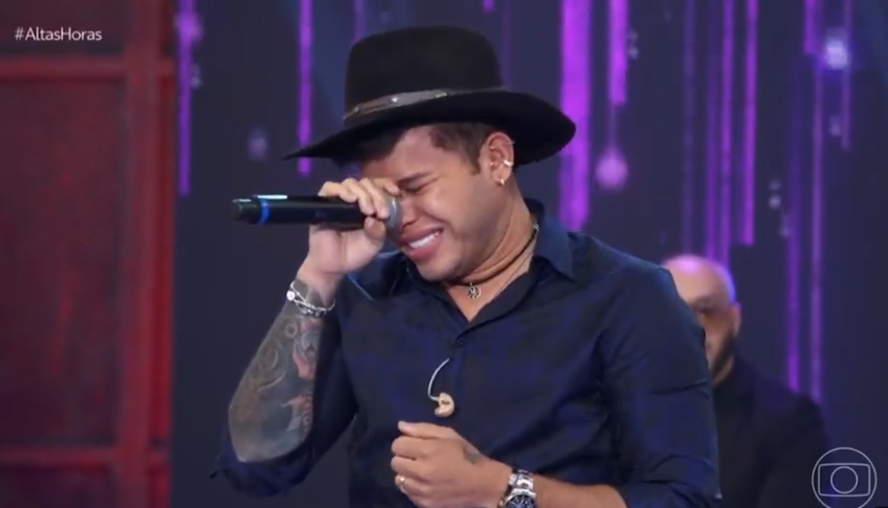 Vídeo: Tierry chora copiosamente ao cantar música com Marília Mendonça: 'me ajudem'