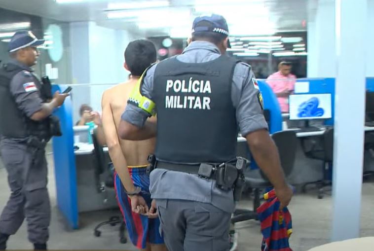 Homem é preso após ejacular na perna de passageira dentro de ônibus em Manaus