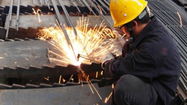 Sine Manaus oferece 60 vagas para vendedor, operador de empilhadeira e serralheiro