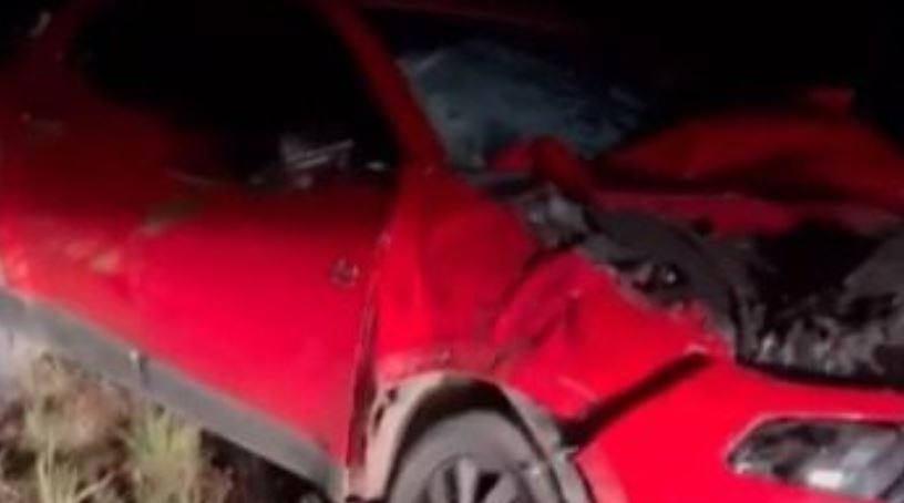 Músicos de dupla sertaneja sofrem acidente de carro antes de show