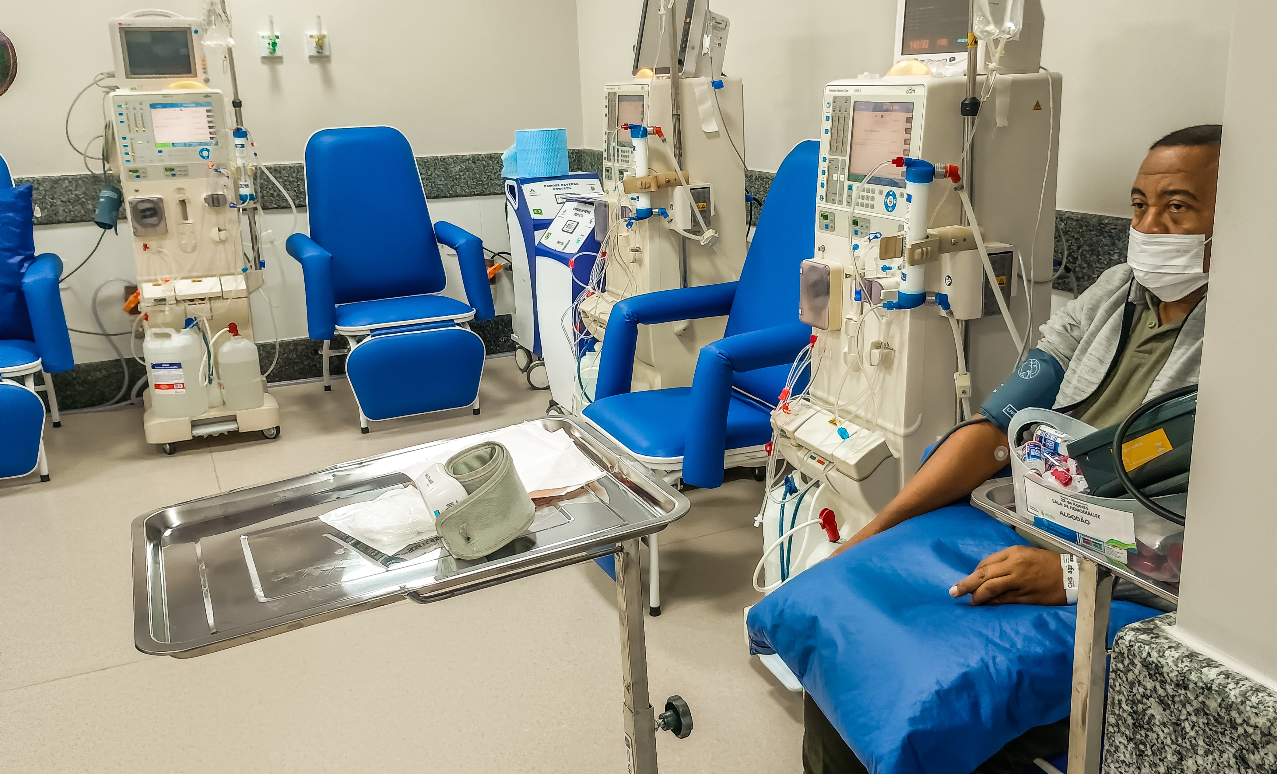 Hospital 28 de Agosto inaugura nova sala de hemodiálise