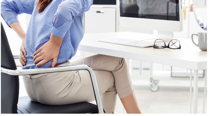 Entenda a diferença entre lombalgia e dor na lombar