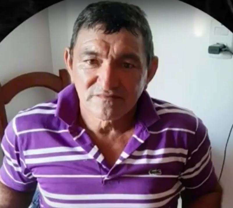 Motorista morre após caminhão ser esmagado por carga de madeira na AM-352