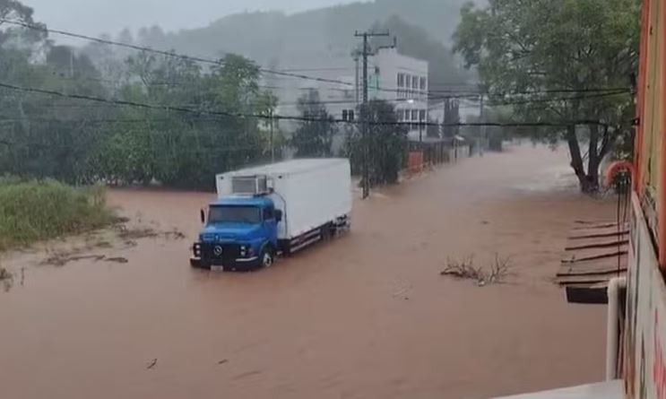 Sobe para 13 o número de mortos das chuvas no Rio Grande do Sul