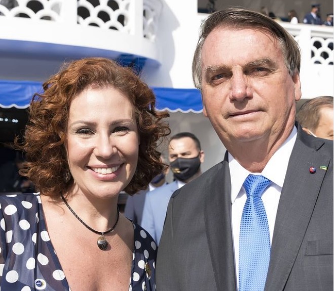 Carla Zambelli apaga tuítes em que mencionava compra da Covaxin após sessão da CPI