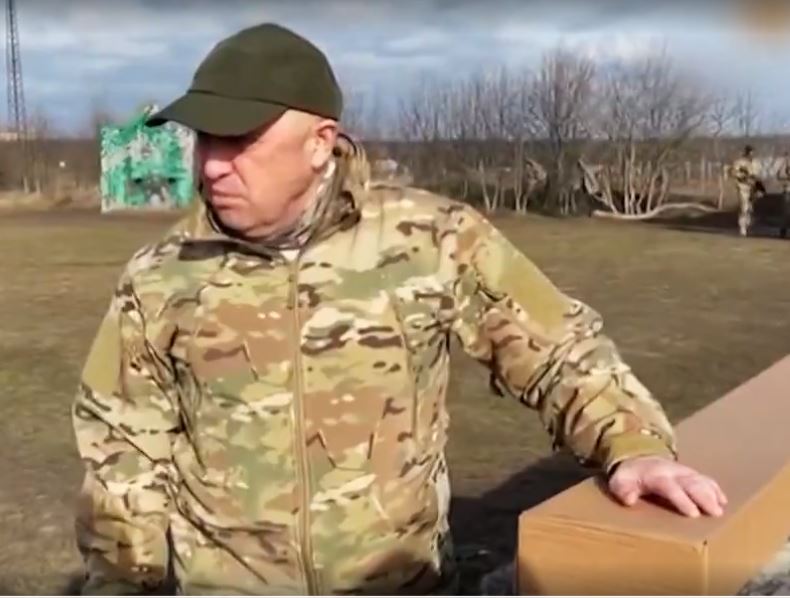 Polícia encontra ouro, marretas e arsenal na casa de líder do Grupo Wagner