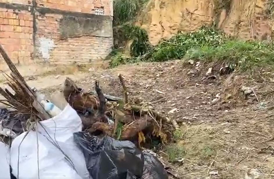 Criminosos arrombam casa e atiram em homem na frente de criança em Manaus